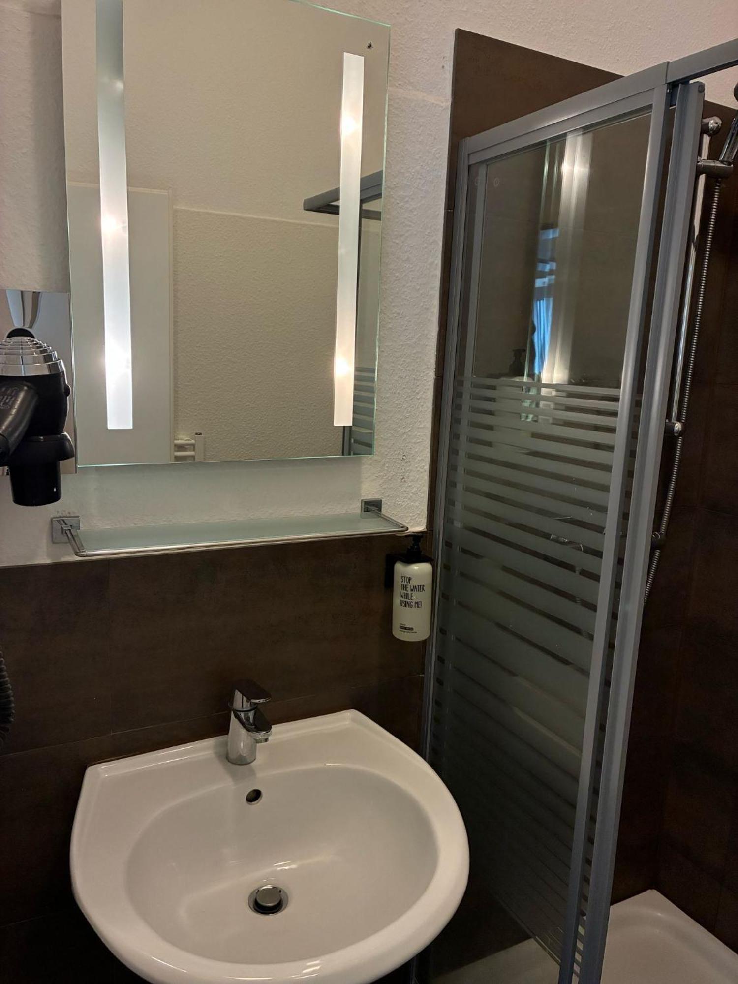 Sleepbeeone Hotel